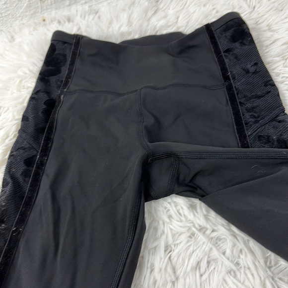 Lululemon Wunder Under Crop High-Rise *Flocked 21" Black / Scatter Floral Black - Picture 3 of 7
